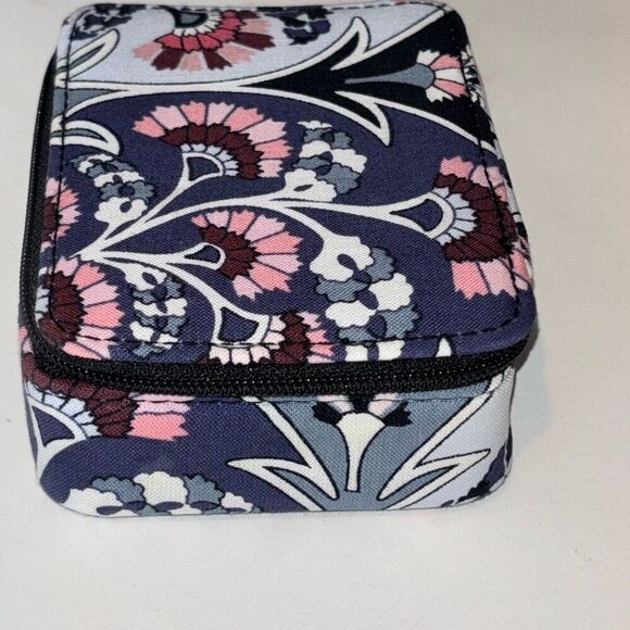 NWOT Vera Bradley Ornate Blooms Travel Pill Case small 1 week +xtra Jewelry - Picture 5 of 8